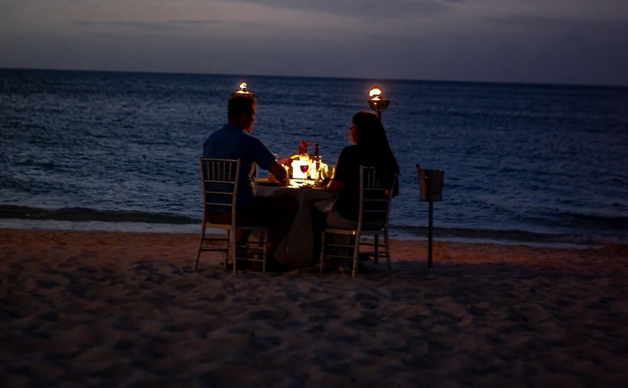 couples enjoying food